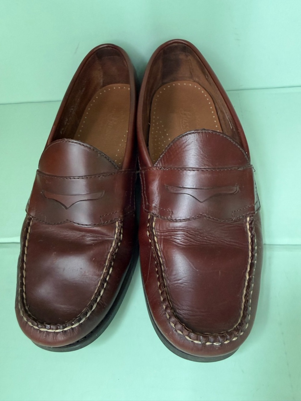 GH Bass Classic penny loafer / moc toe Size 9.5 EE (extra wide)